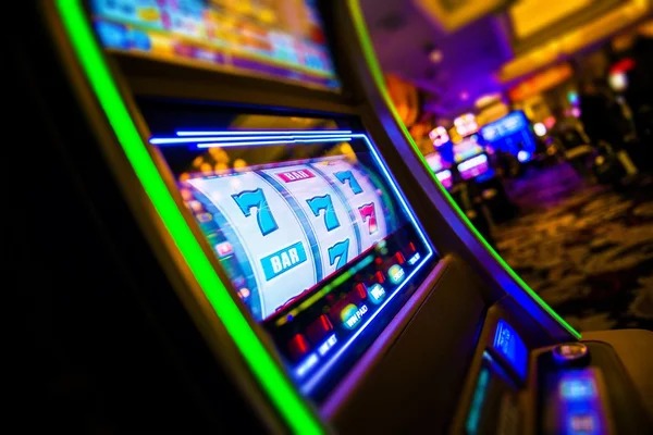Live dealer table on mom4d slot mobile app